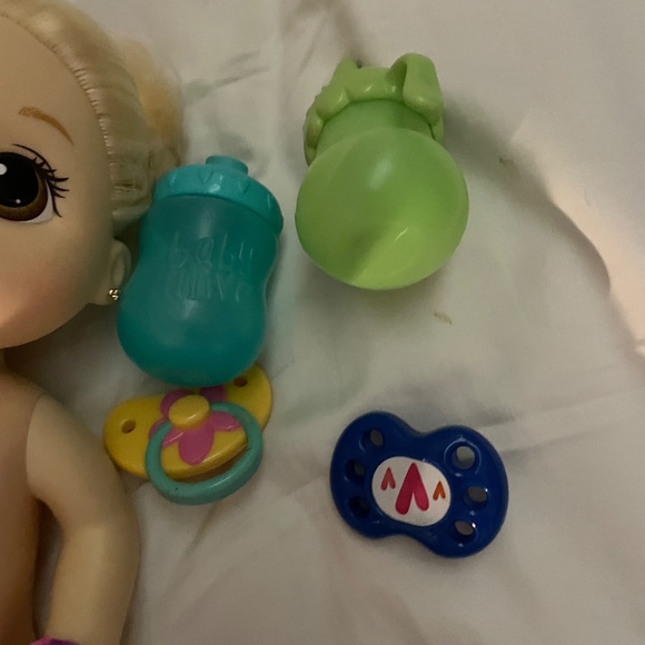 BABY ALIVE DOLL LOT 3 dolls 10 accessories (DOLLS NOT TESTED) - Picture 5 of 11